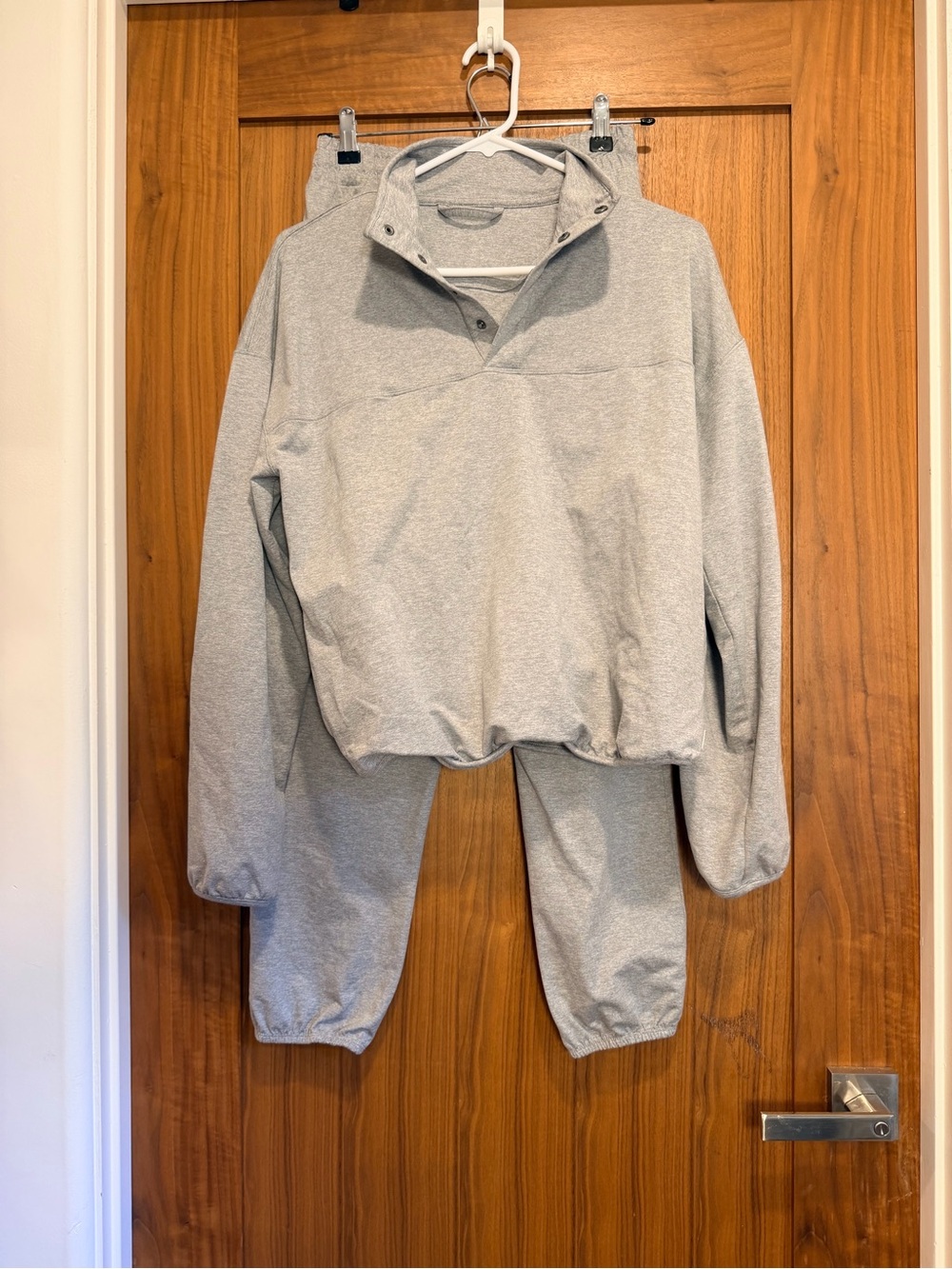 Vuori Light Gray Jogger Matching Set - XS pants S top